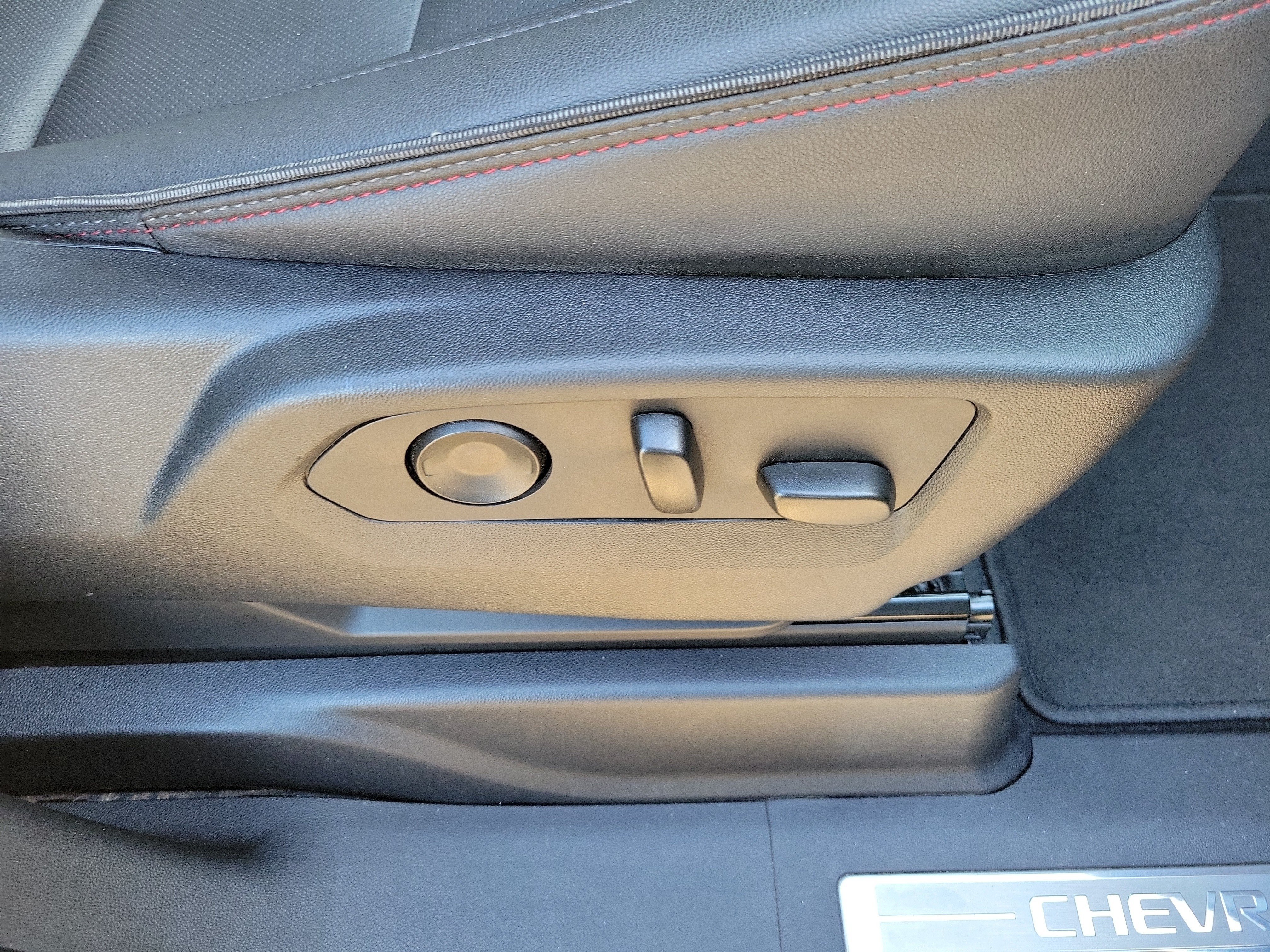 Used 2023 Chevrolet Suburban RST RWD image 8