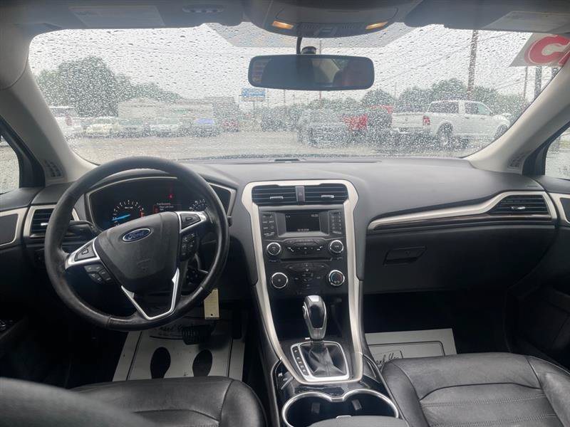 Used 2015 Ford Fusion SE w/ Equipment Group 202A FWD image 11