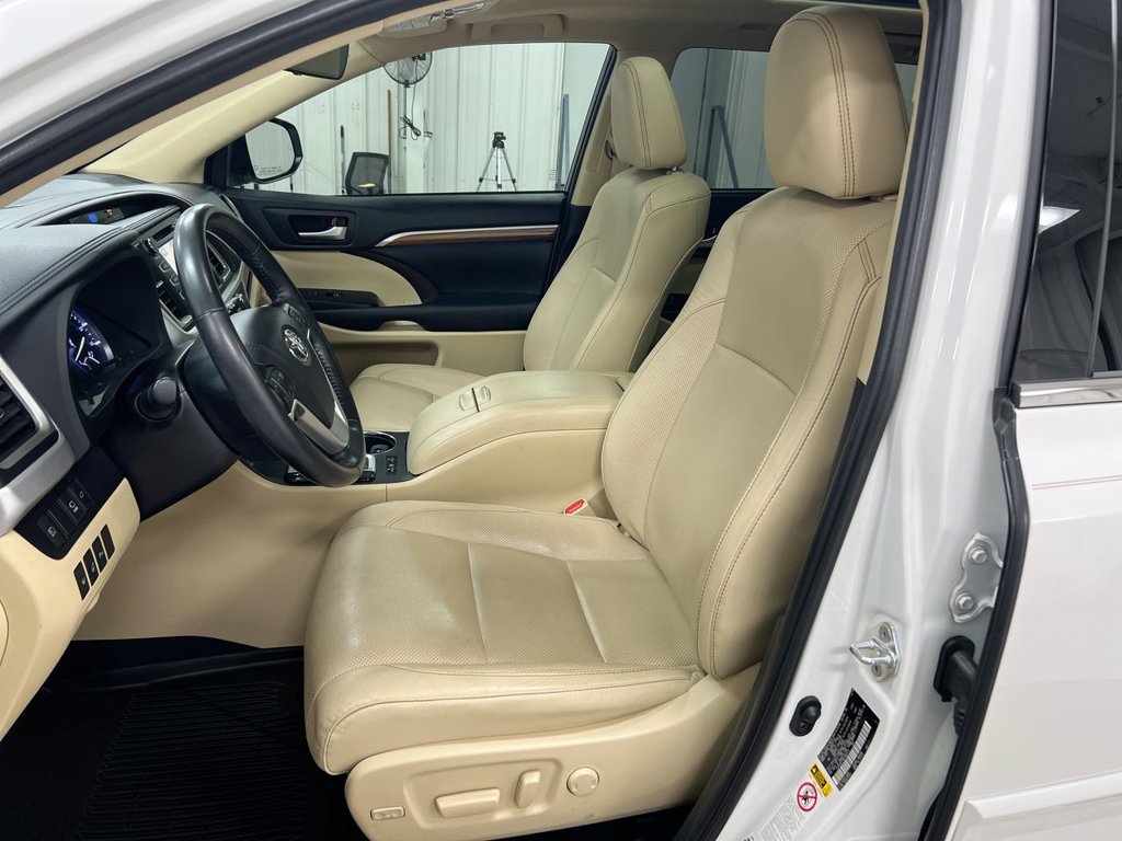 Used 2019 Toyota Highlander Limited Platinum AWD/4WD image 21