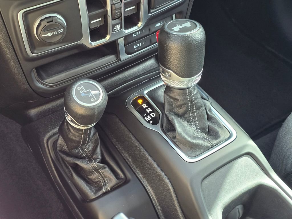 Used 2024 Jeep Wrangler Sahara image 34