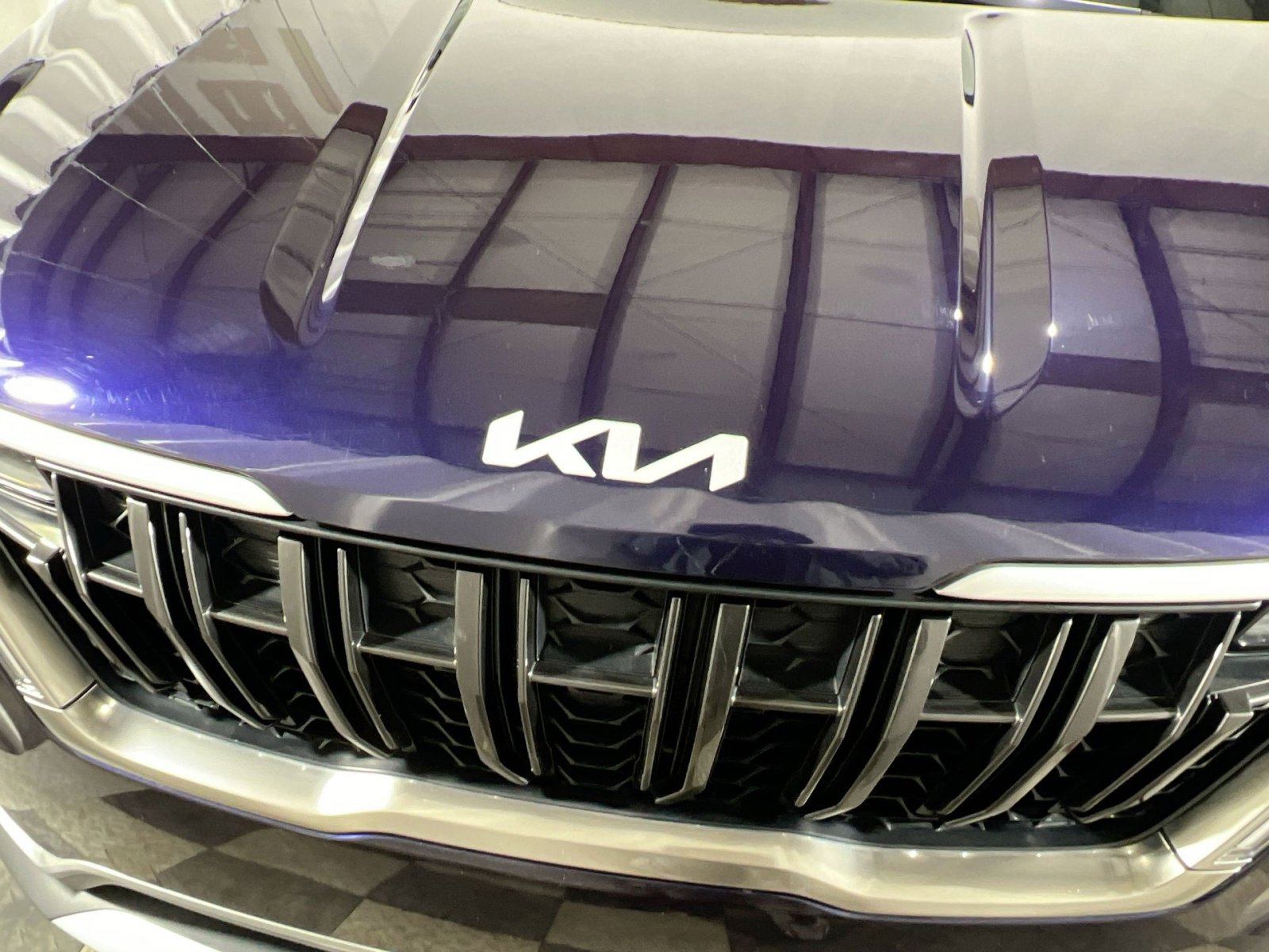 Used 2024 Kia Carnival LX image 12