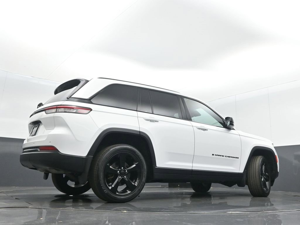 Used 2023 Jeep Grand Cherokee Altitude image 34