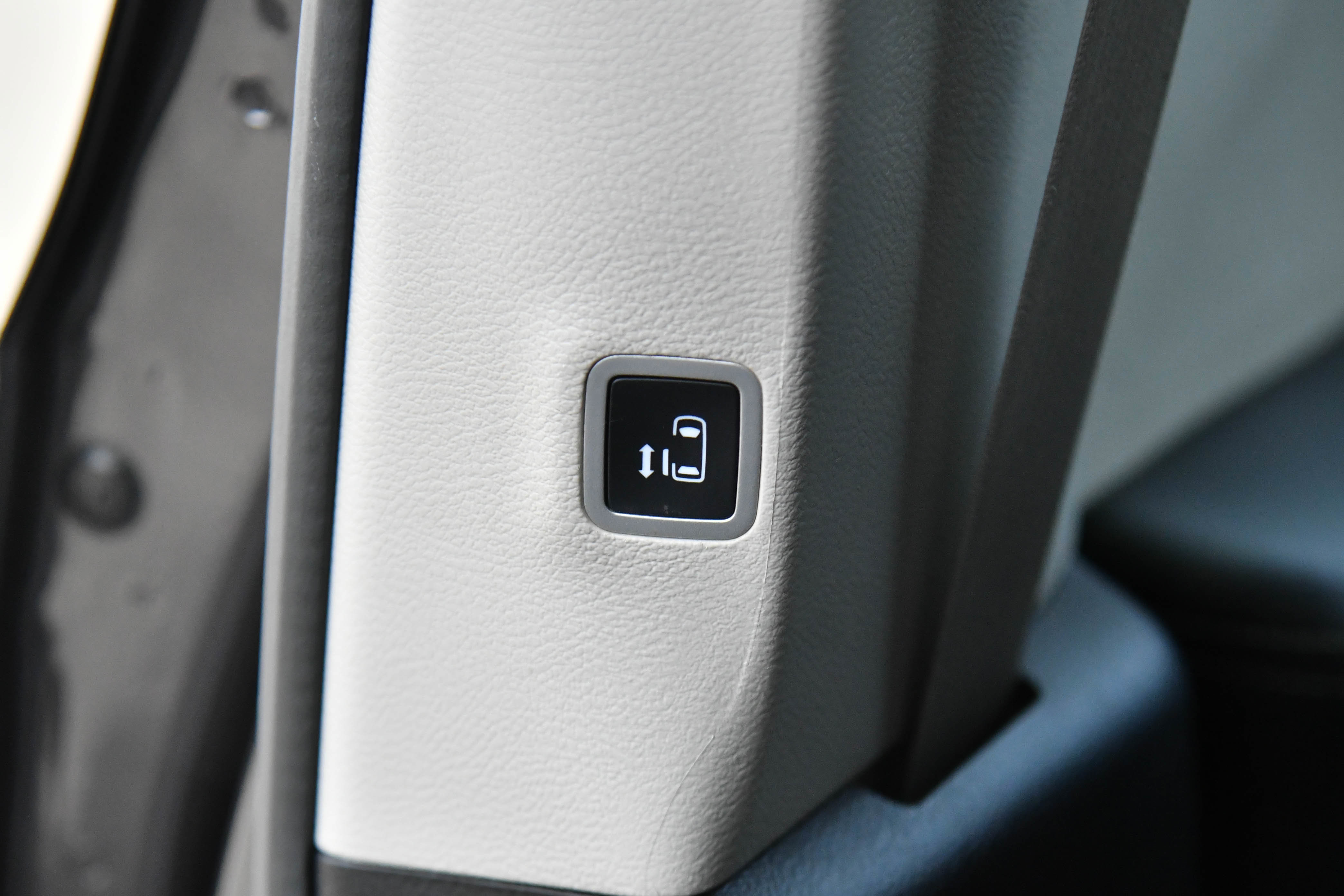 Used 2023 Chrysler Pacifica Touring-L FWD image 41