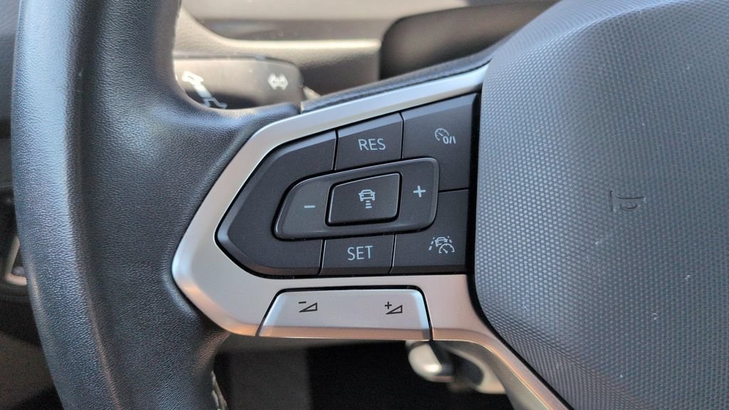 Used 2024 Volkswagen Tiguan SE AWD/4WD image 19