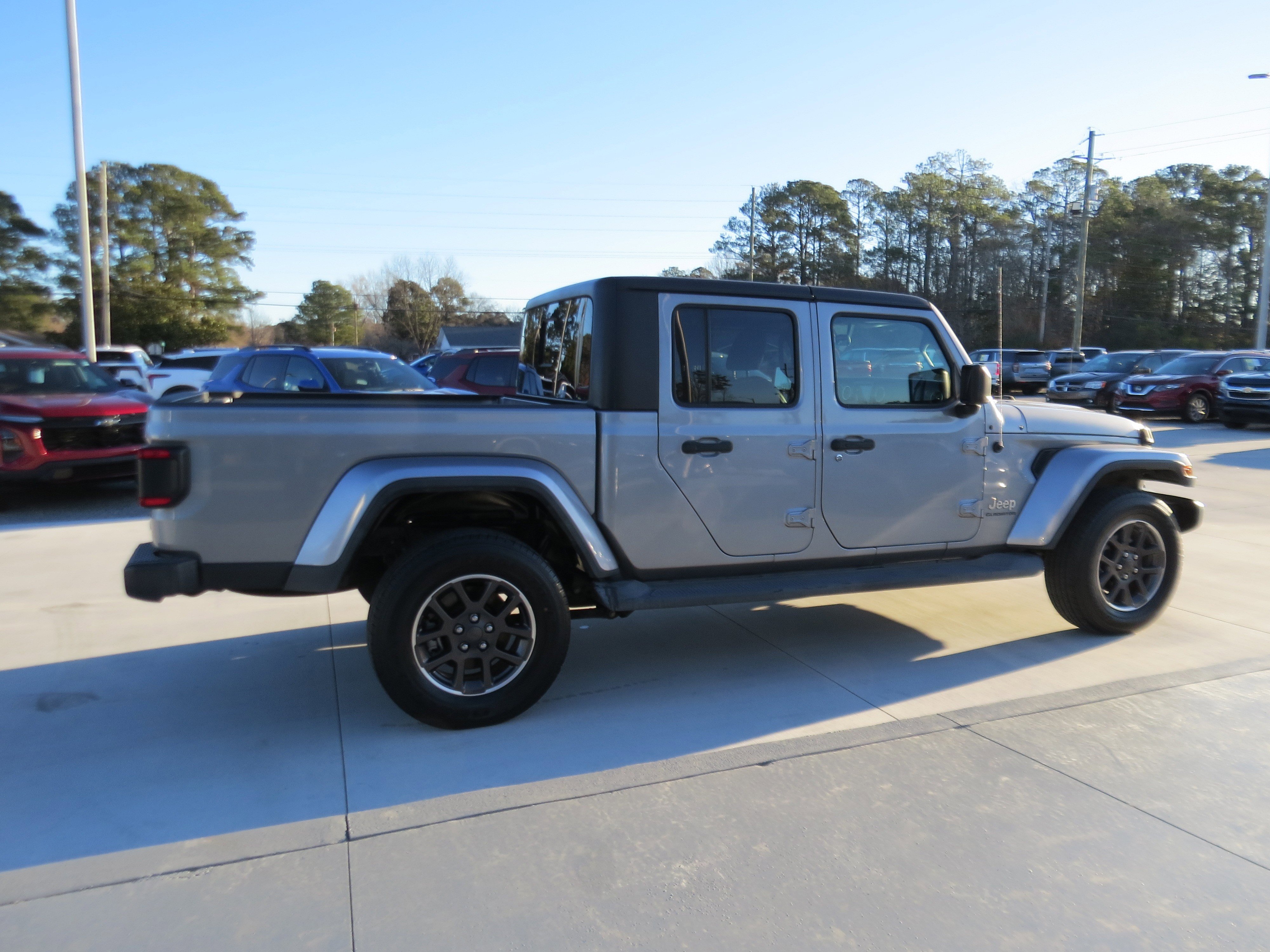 Used 2020 Jeep Gladiator Overland w/ LED Lighting Group image 5