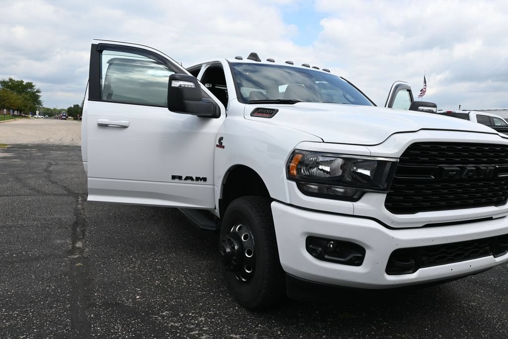 Used 2024 RAM 3500 Big Horn w/ Night Edition AWD/4WD image 29