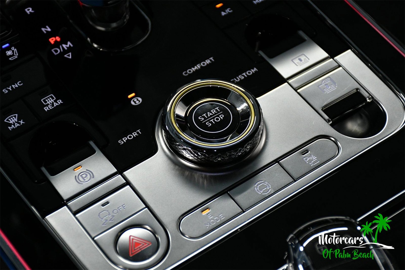 Used 2025 Bentley Flying Spur Plug-In Hybrid image 44