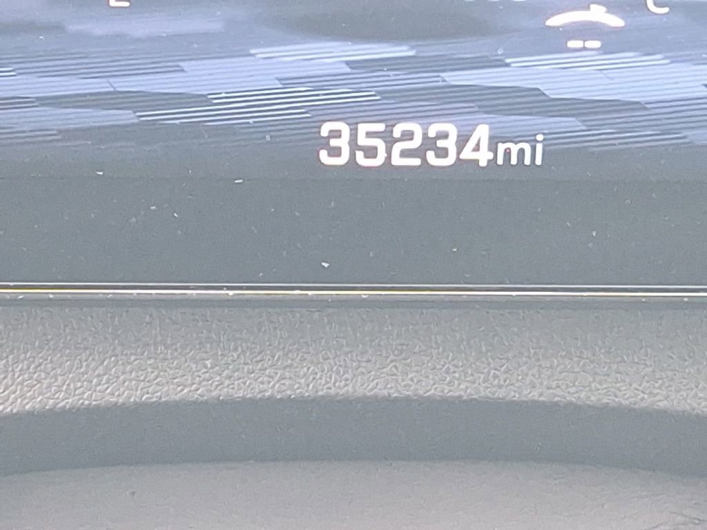 Used 2025 Chevrolet Traverse LT image 38