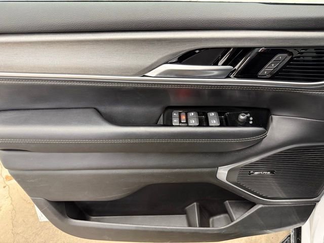 Used 2025 Jeep Wagoneer L Series II w/ 8-pass Seating Package AWD/4WD image 15