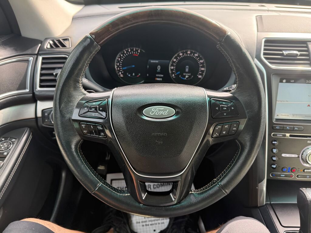Used 2017 Ford Explorer Platinum image 13