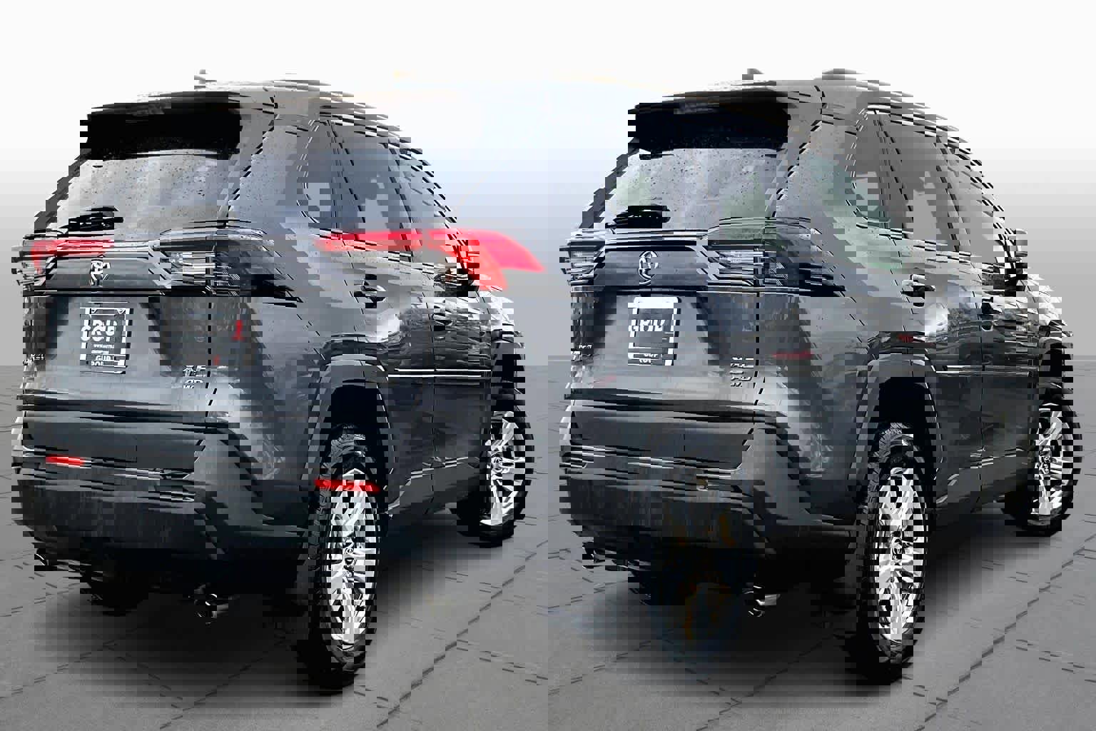 Used 2020 Toyota RAV4 XLE w/ Convenience Package image 12