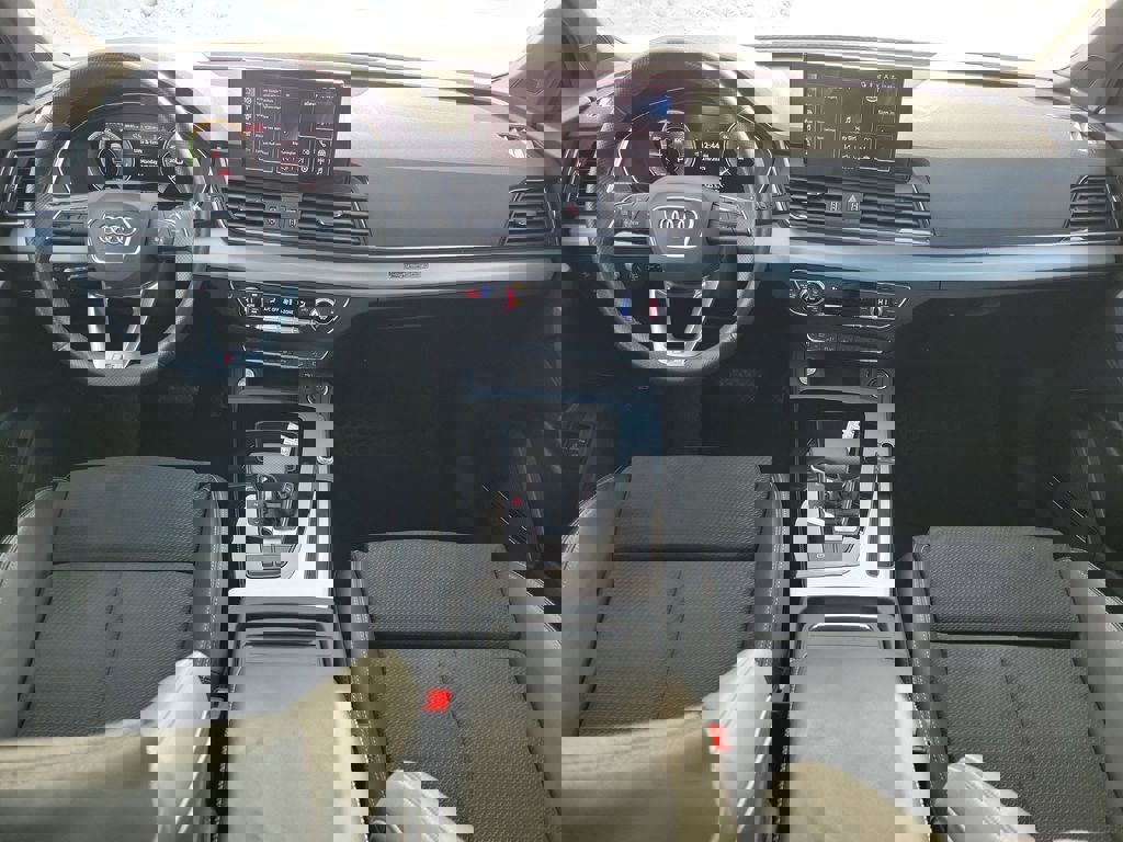 Used 2024 Audi Q5 e Prestige w/ Prestige Package image 13