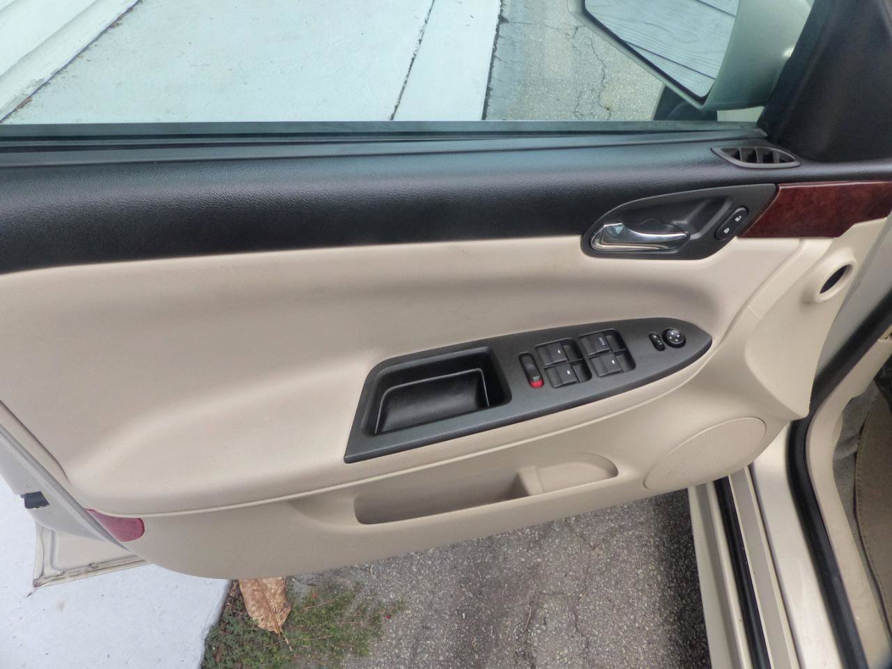 Used 2010 Chevrolet Impala LS FWD image 18