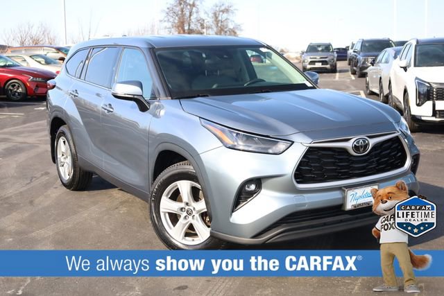 Used 2022 Toyota Highlander LE image 2