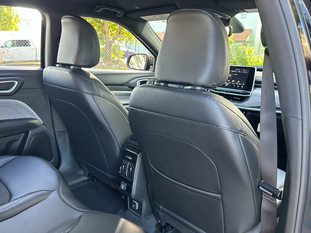 New 2026 Jeep Compass Latitude image 32