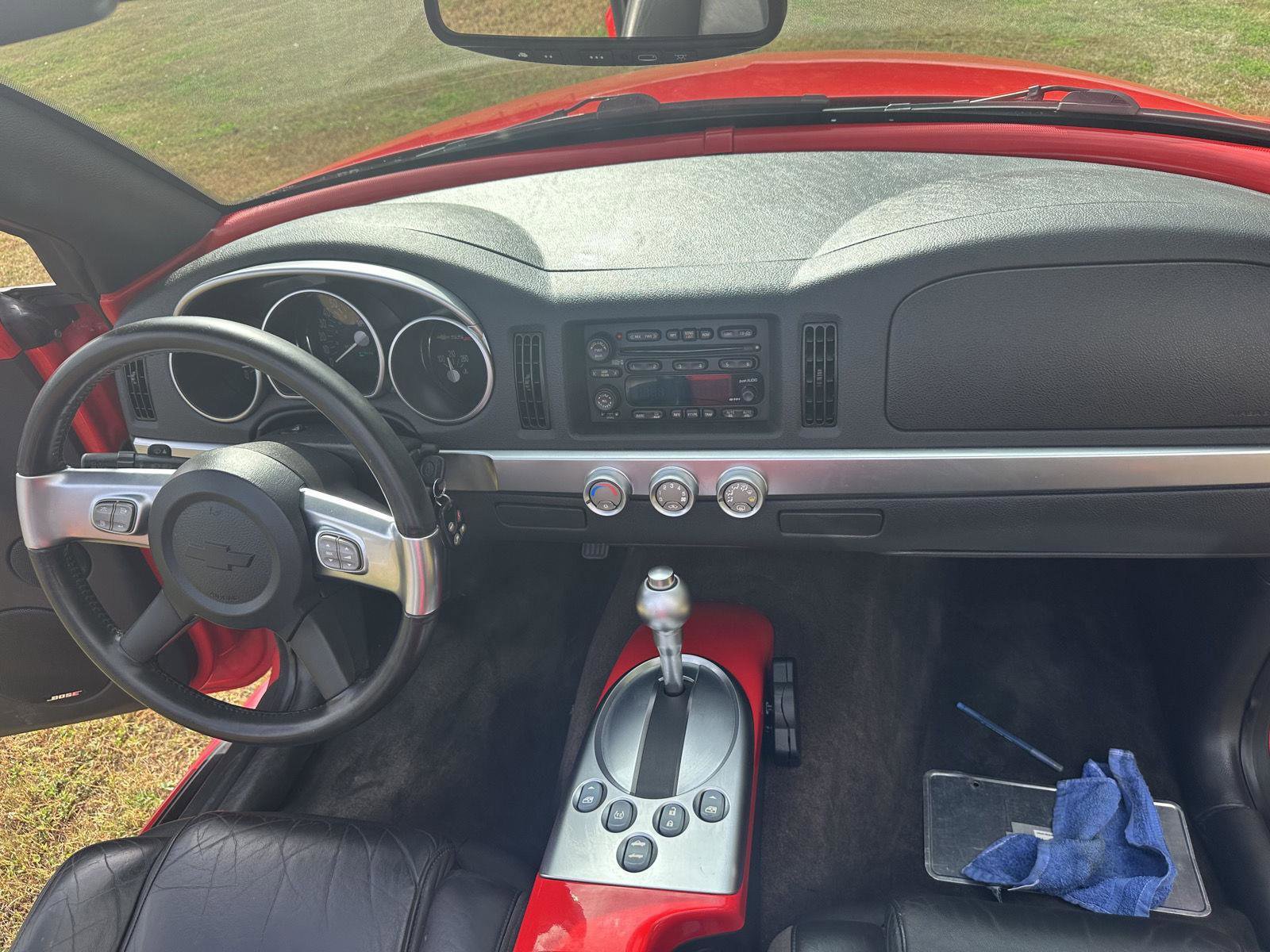 Used 2004 Chevrolet SSR w/ Preferred Equipment Group RWD image 14