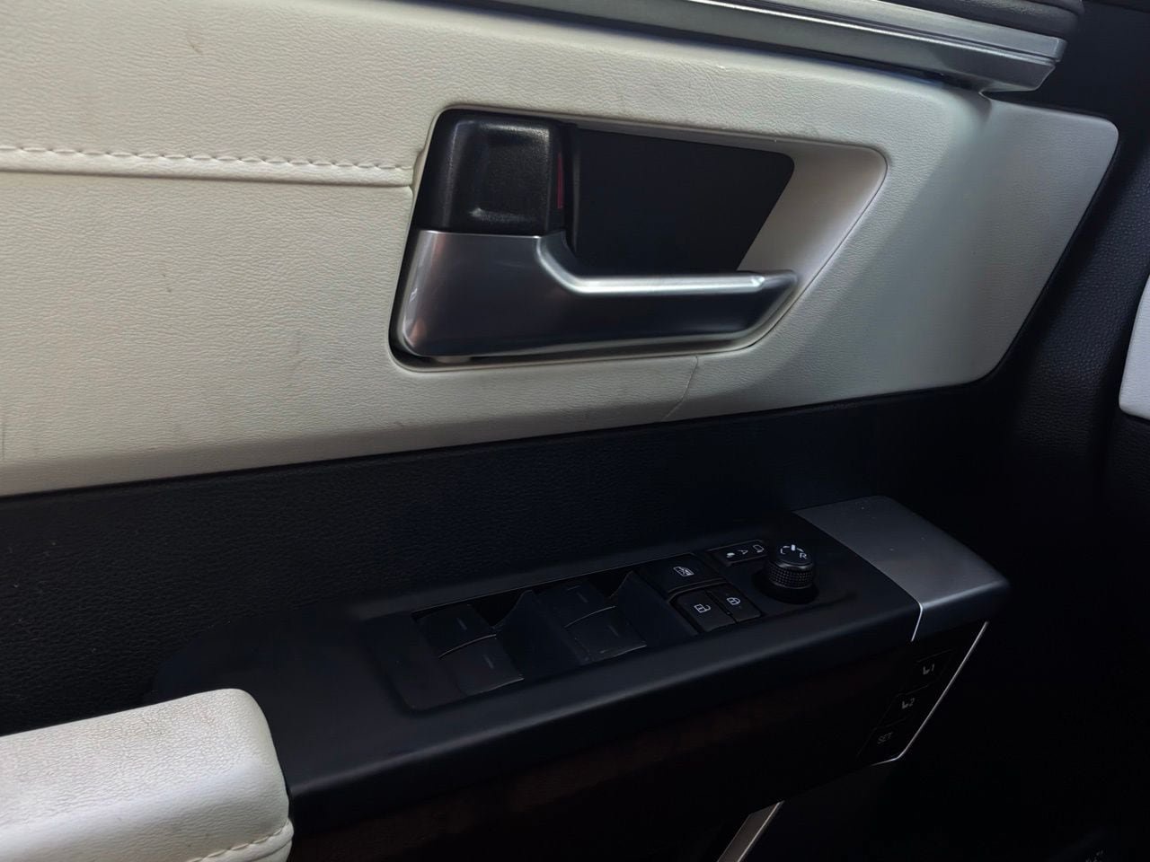 Used 2024 Toyota Sequoia Capstone AWD/4WD image 29
