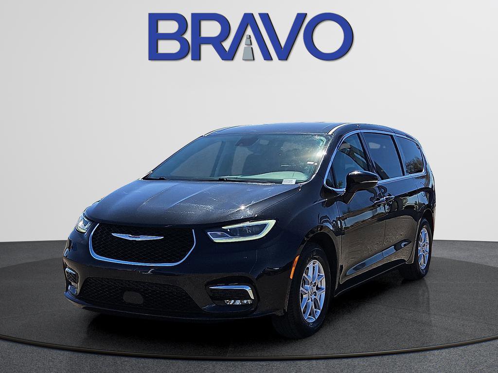 Used 2024 Chrysler Pacifica Touring-L image 1