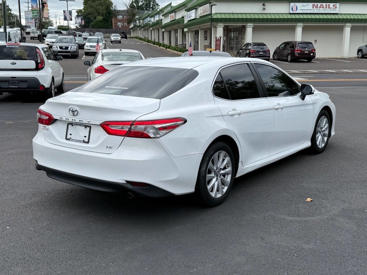 Used 2018 Toyota Camry L image 8