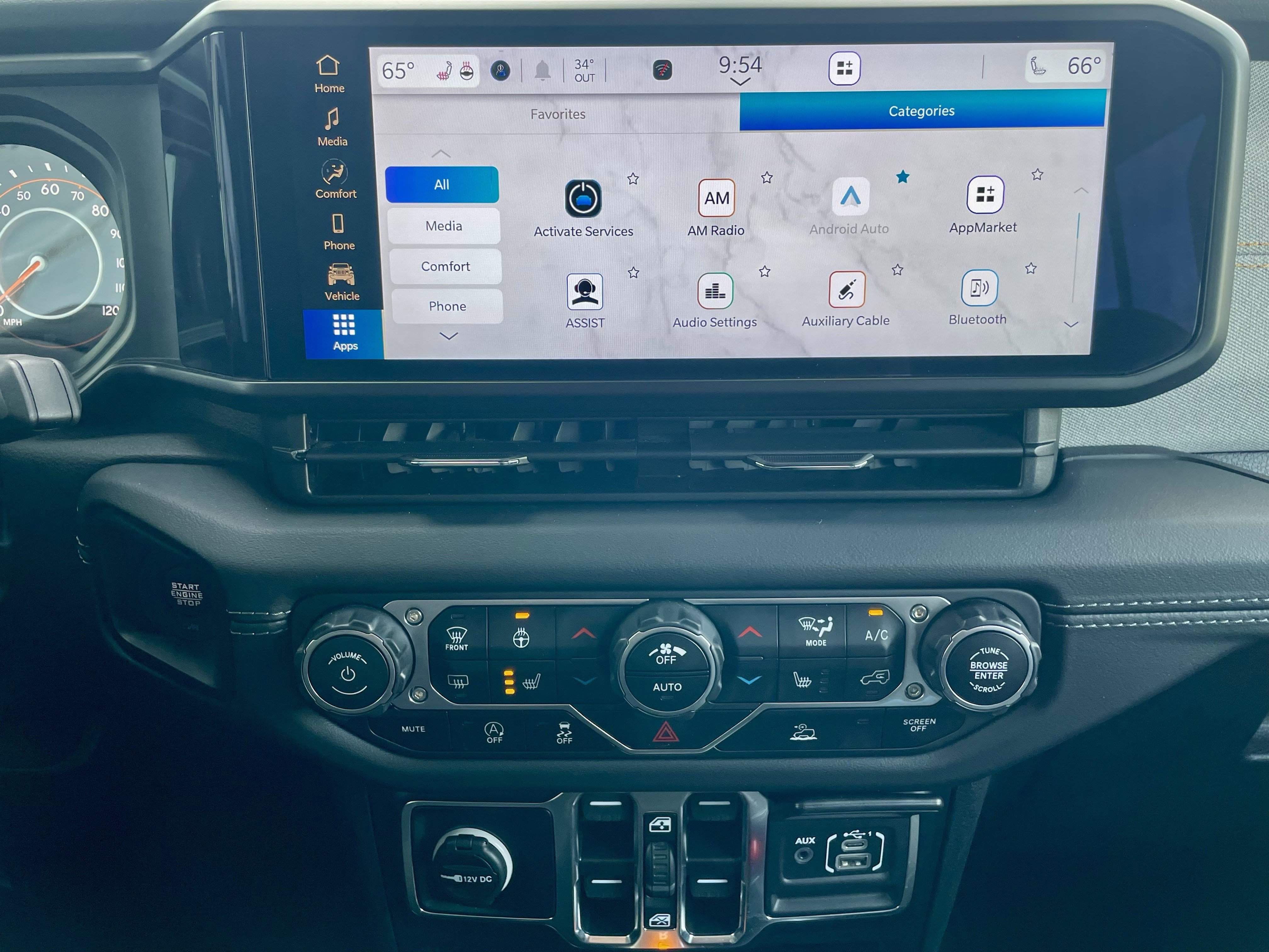 Used 2024 Jeep Wrangler Sahara image 18