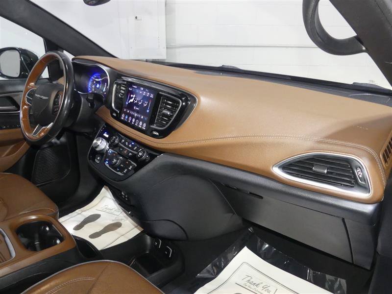 Used 2020 Chrysler Pacifica Limited w/ Tire & Wheel Group FWD image 23
