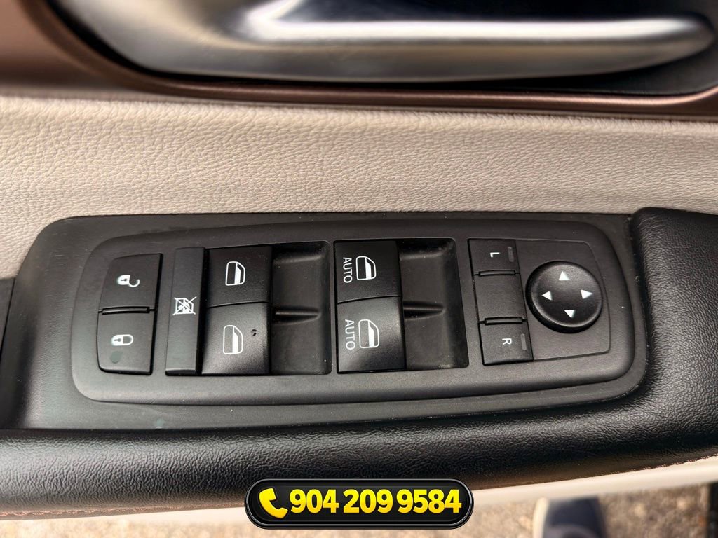 Used 2019 Chrysler Pacifica Touring-L image 16