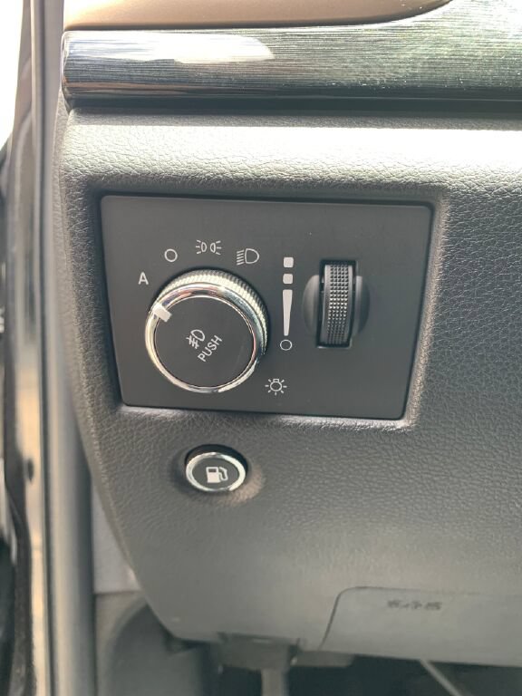 Used 2016 Jeep Grand Cherokee Laredo 75th Anniversary AWD/4WD image 15