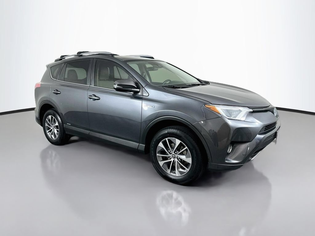 Used 2017 Toyota RAV4 XLE w/ Convenience Package AWD/4WD image 3
