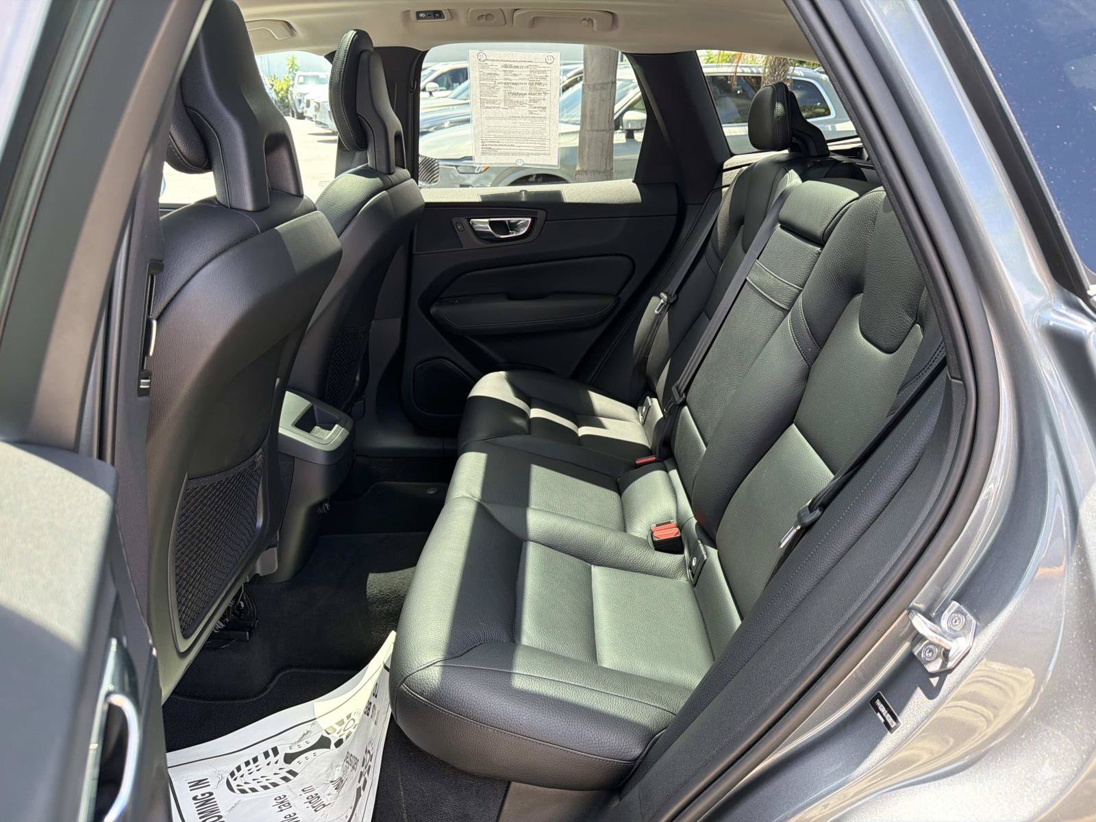 Used 2018 Volvo XC60 T5 Momentum w/ Convenience Package AWD/4WD image 22