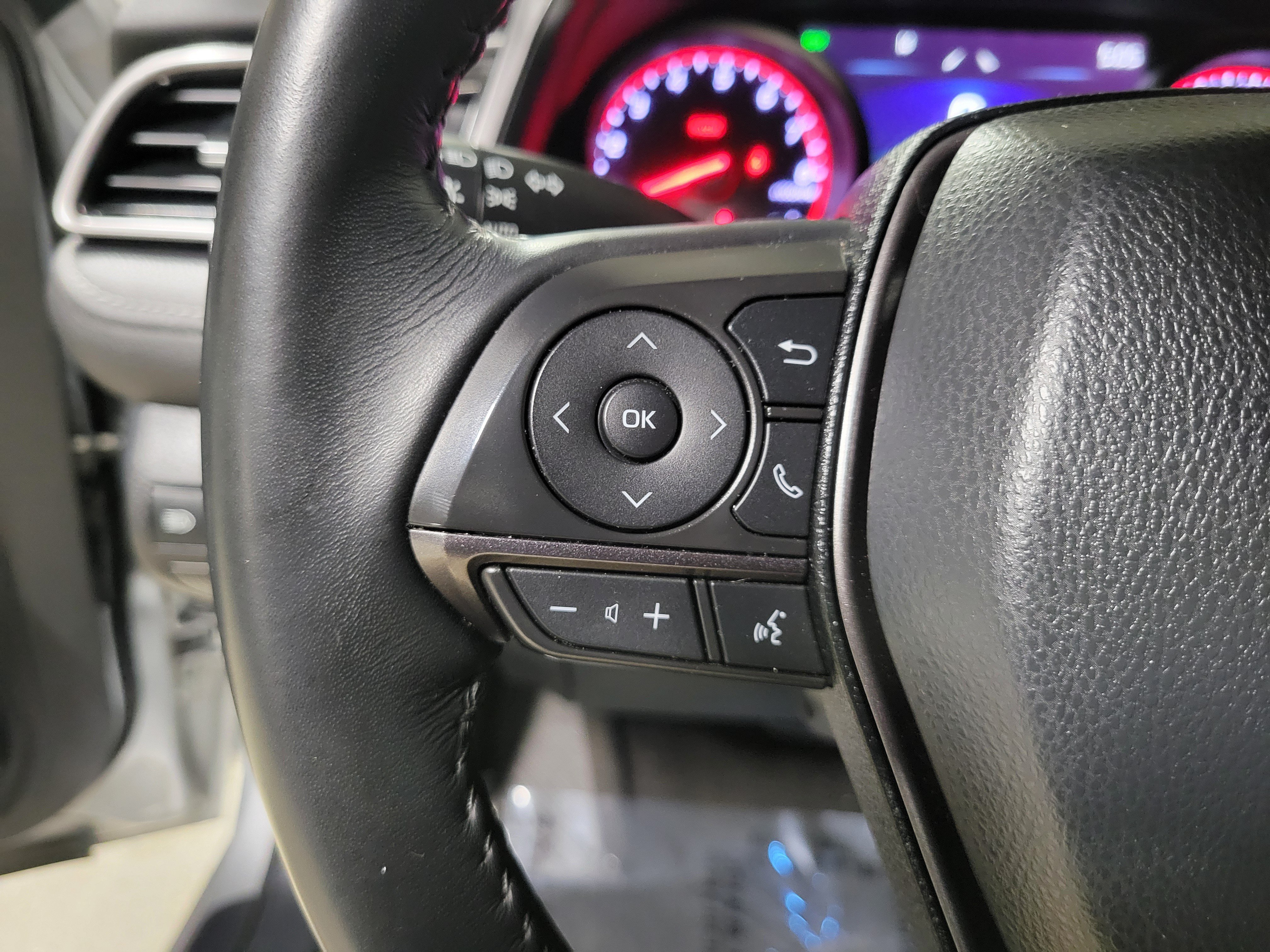 Used 2022 Toyota Camry XSE FWD image 23