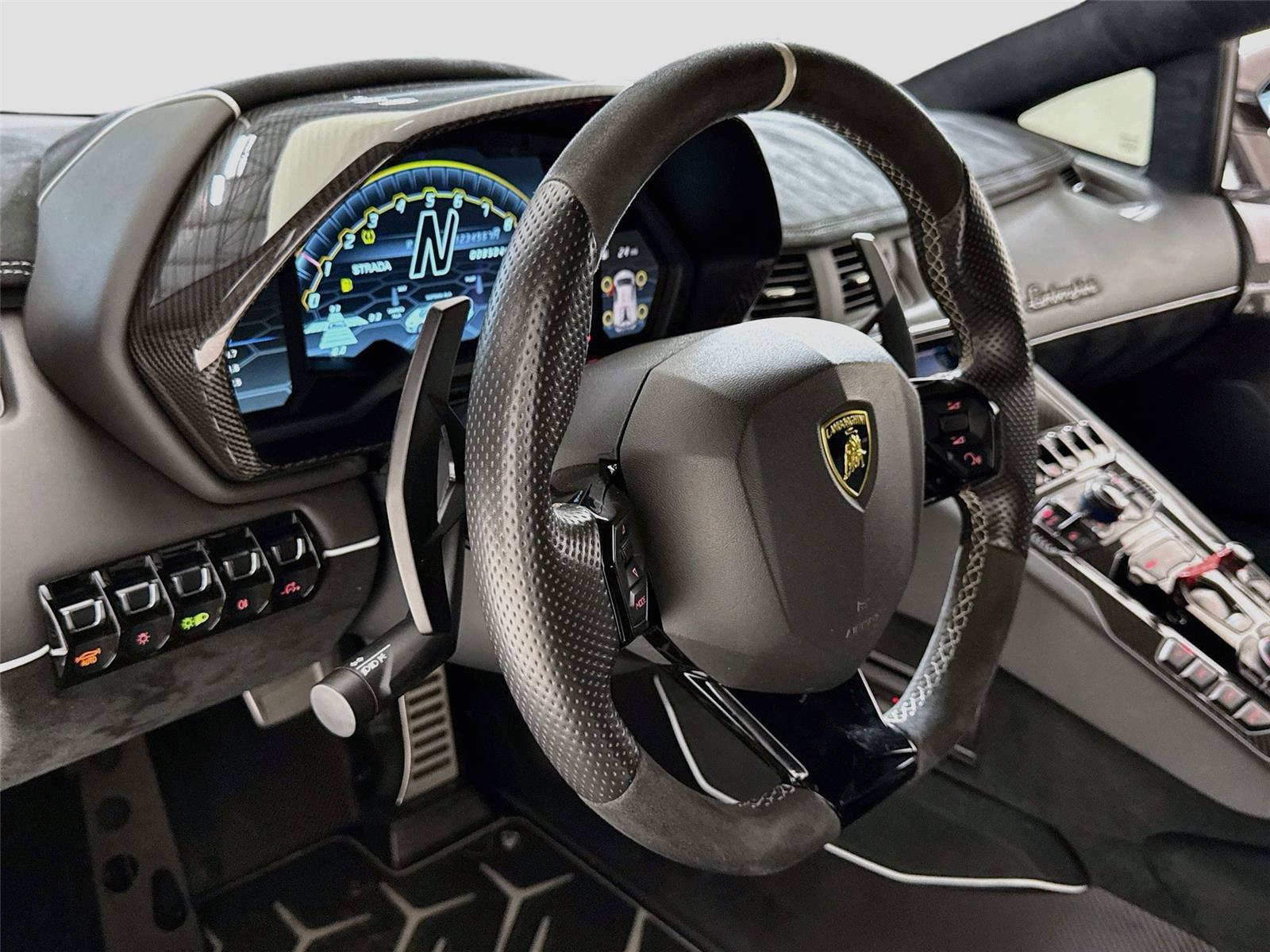 Used 2020 Lamborghini Aventador SVJ AWD/4WD image 23