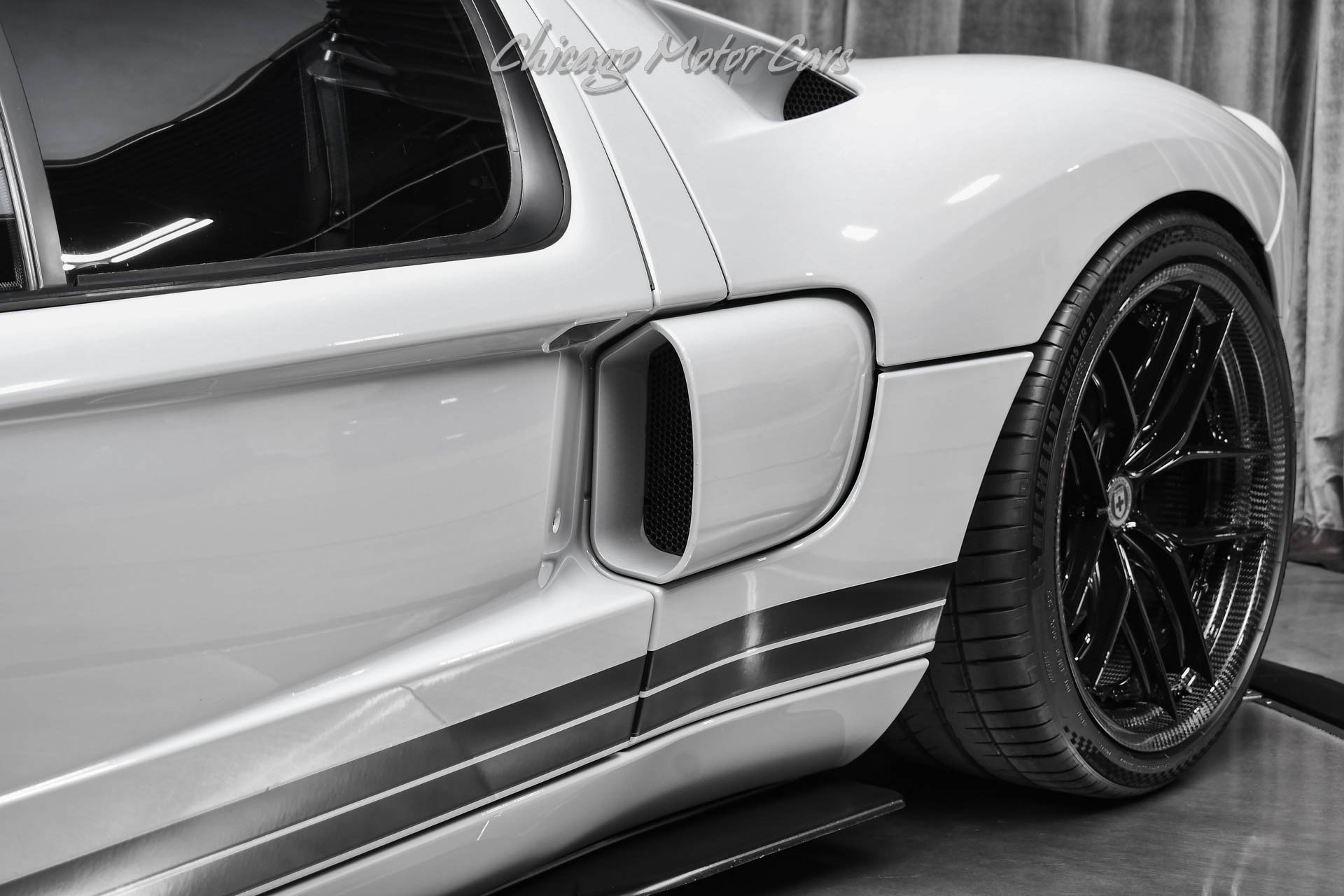 Used 2005 Ford GT RWD image 34