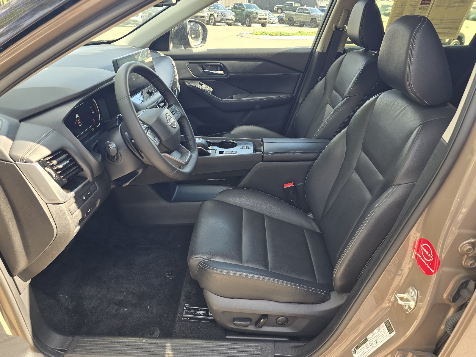Certified 2025 Nissan Rogue SL w/ Tech Package FWD image 12