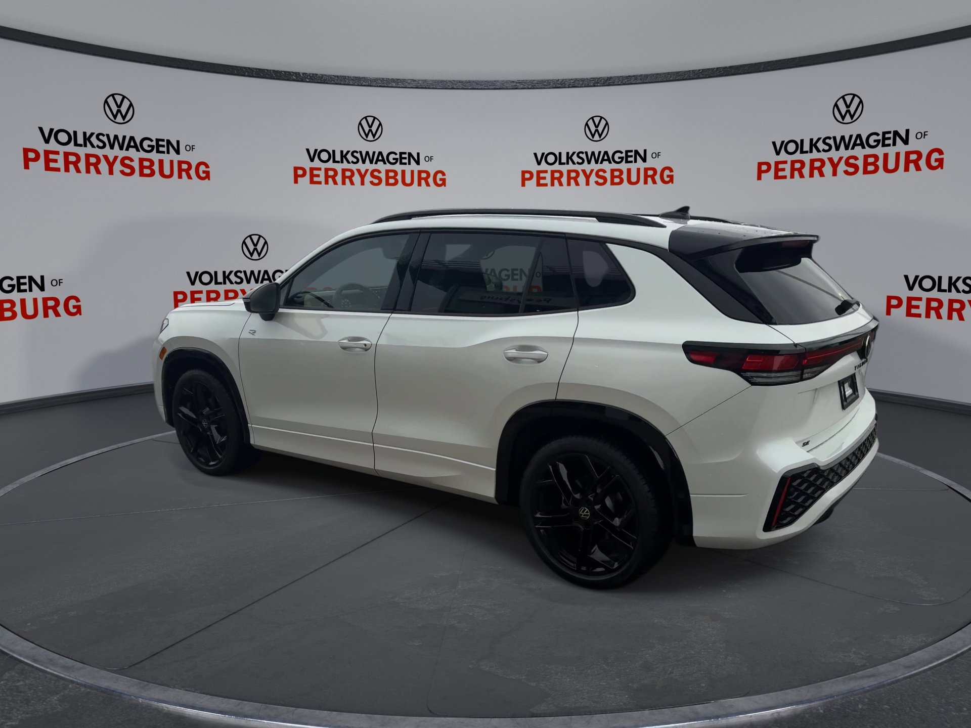 New 2026 Volkswagen Tiguan SE R-Line image 6