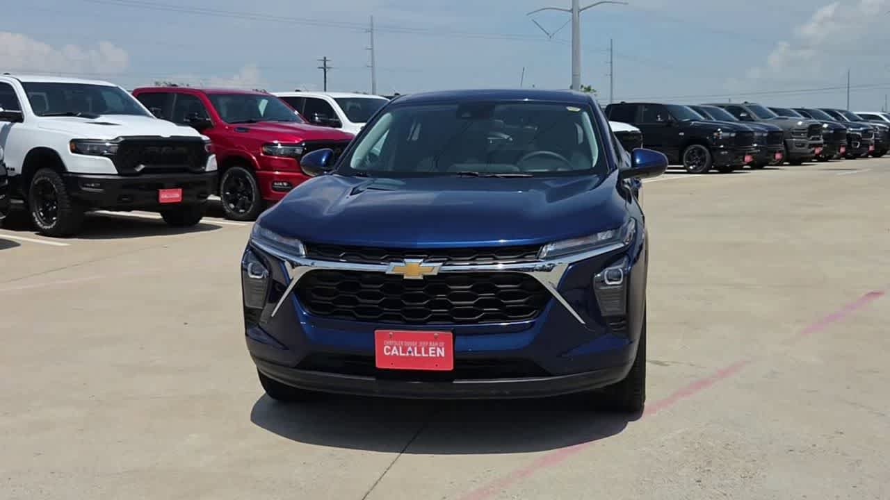 Used 2024 Chevrolet Trax LS w/ LS Convenience Package FWD image 3