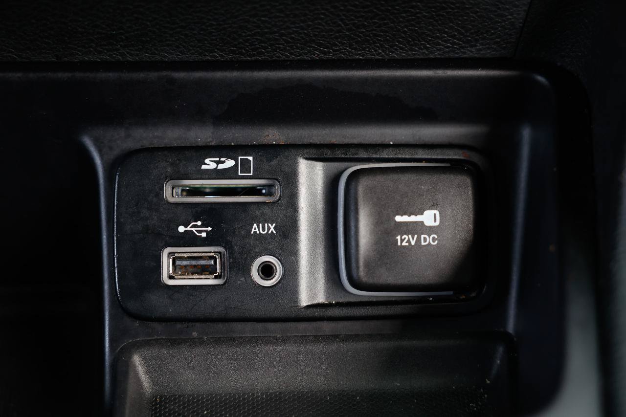 Used 2015 Jeep Cherokee Limited w/ Luxury Group FWD image 40
