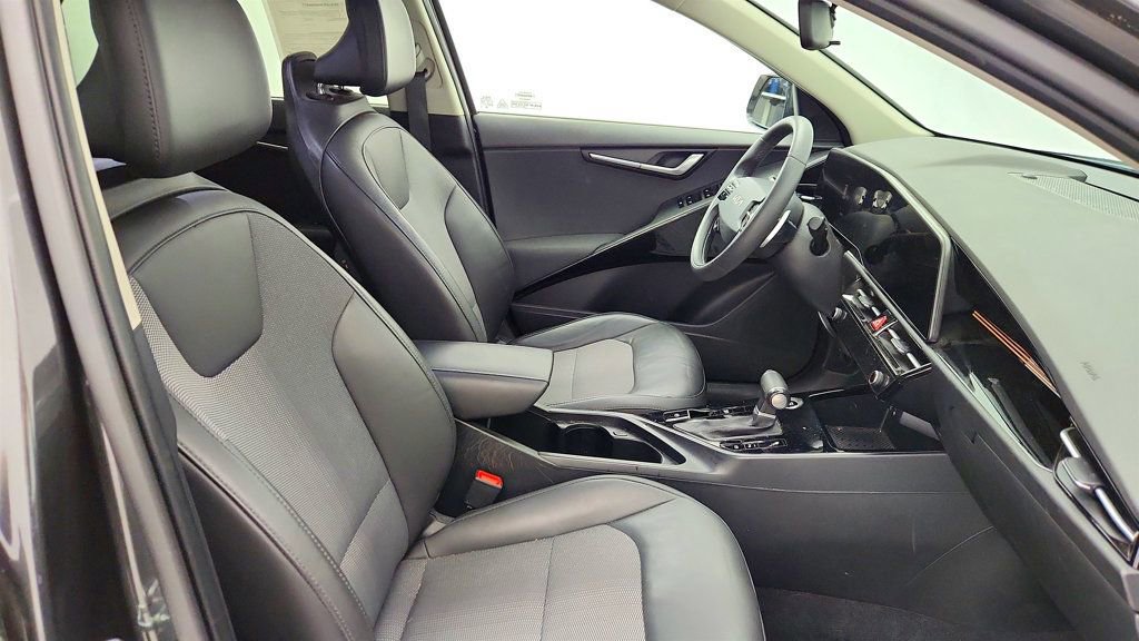 Used 2023 Kia Niro EX Touring image 25