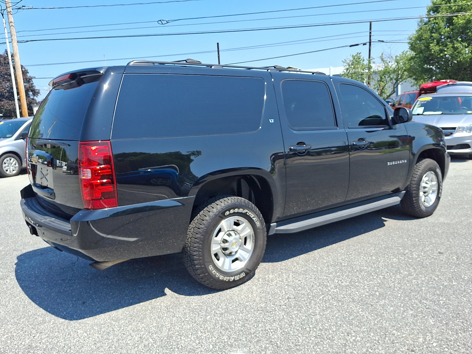 Used 2011 Chevrolet Suburban 2500 LT w/ Snow Plow Prep Package image 7