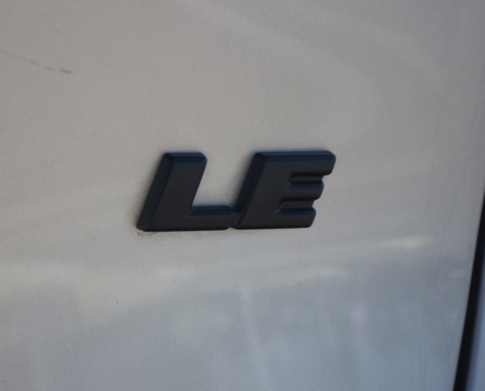 Used 2022 Toyota RAV4 LE FWD image 17