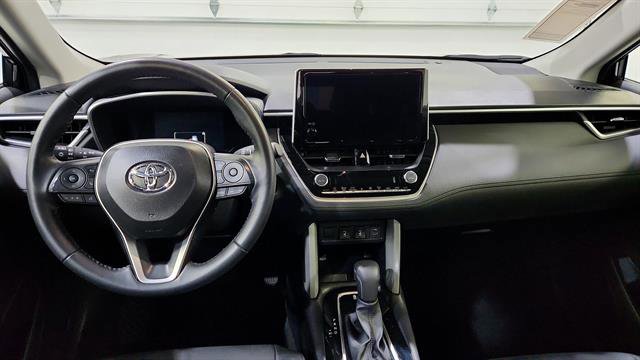 Used 2025 Toyota Corolla Cross XLE image 23