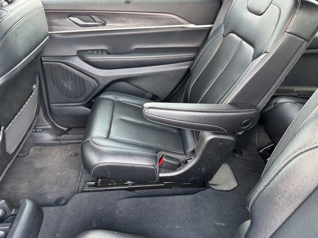 Used 2024 Jeep Grand Cherokee L Limited w/ Luxury Tech Group II AWD/4WD image 13