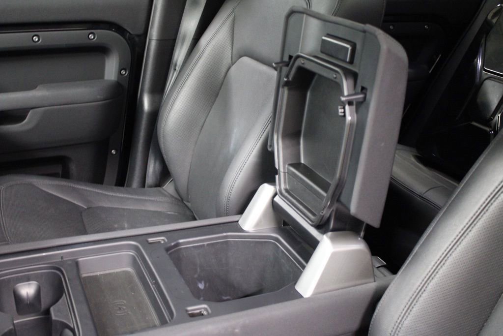 Used 2023 Land Rover Defender 130 SE image 34