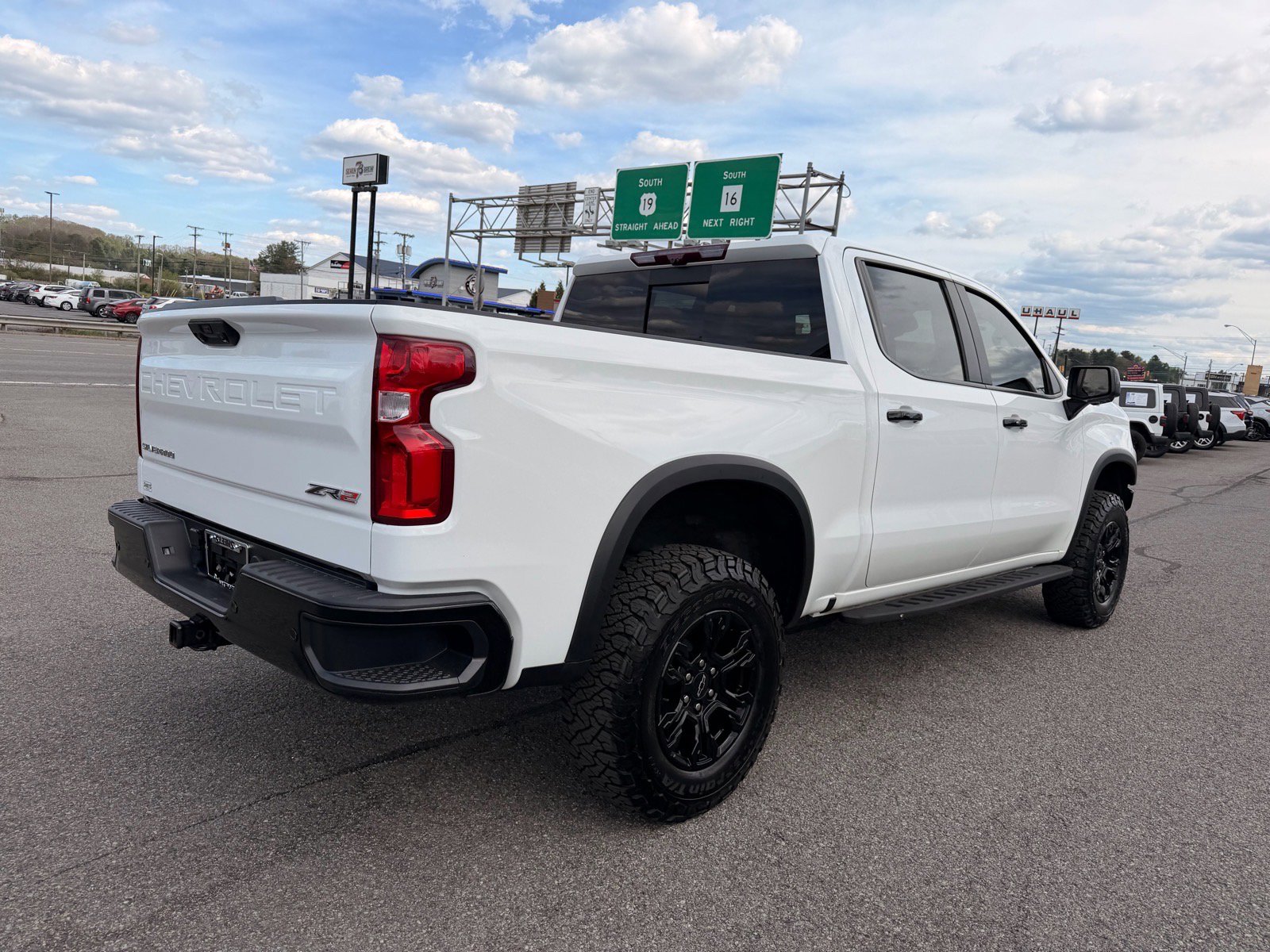 Used 2023 Chevrolet Silverado 1500 ZR2 w/ Technology Package image 7