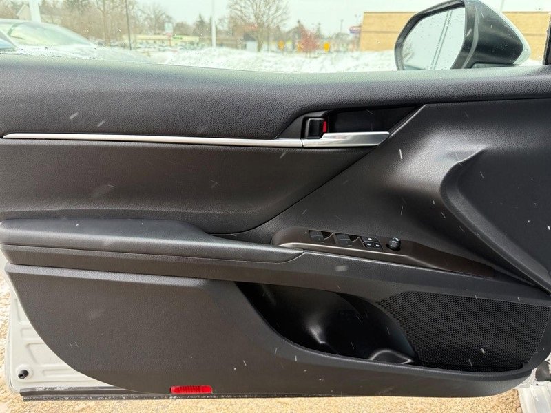 Used 2022 Toyota Camry SE image 19
