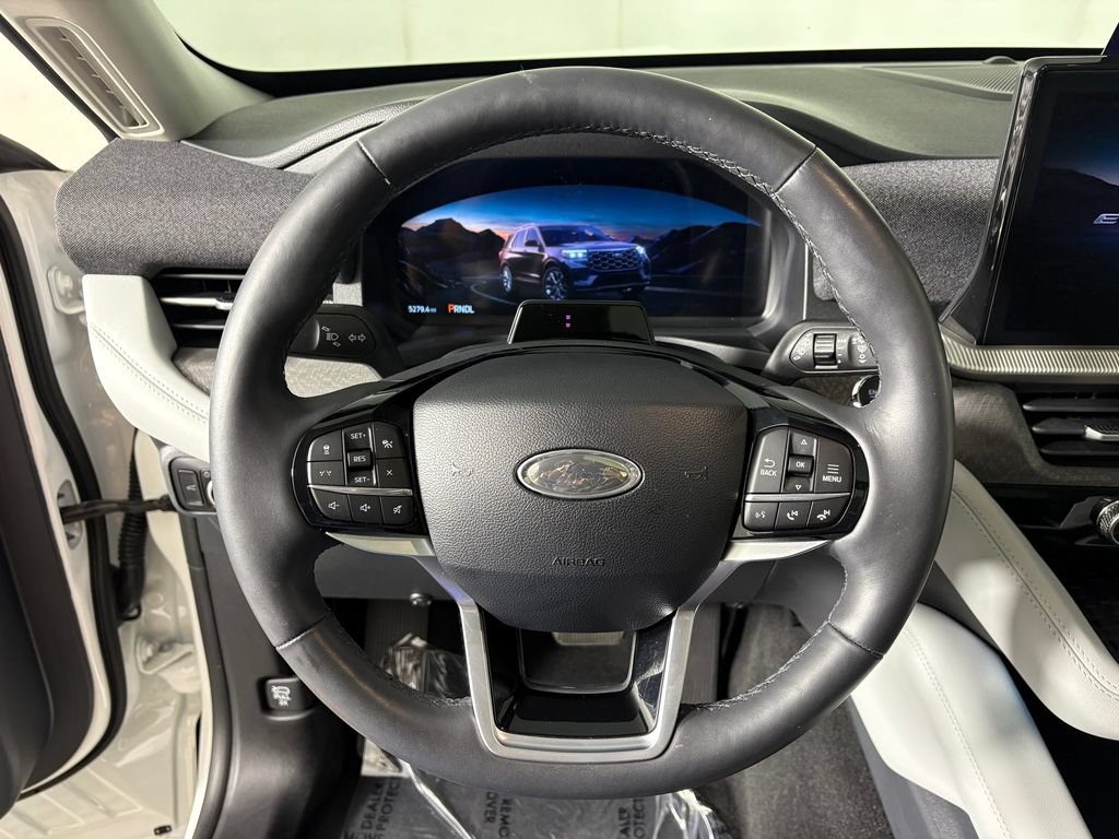 Certified 2025 Ford Explorer Platinum w/ Ultimate Package AWD/4WD image 15