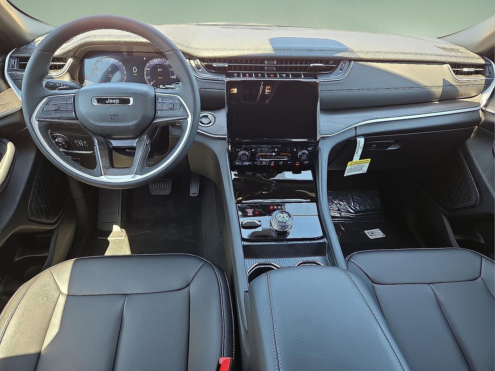 Used 2025 Jeep Grand Cherokee Limited w/ Black Appearance Package AWD/4WD image 10