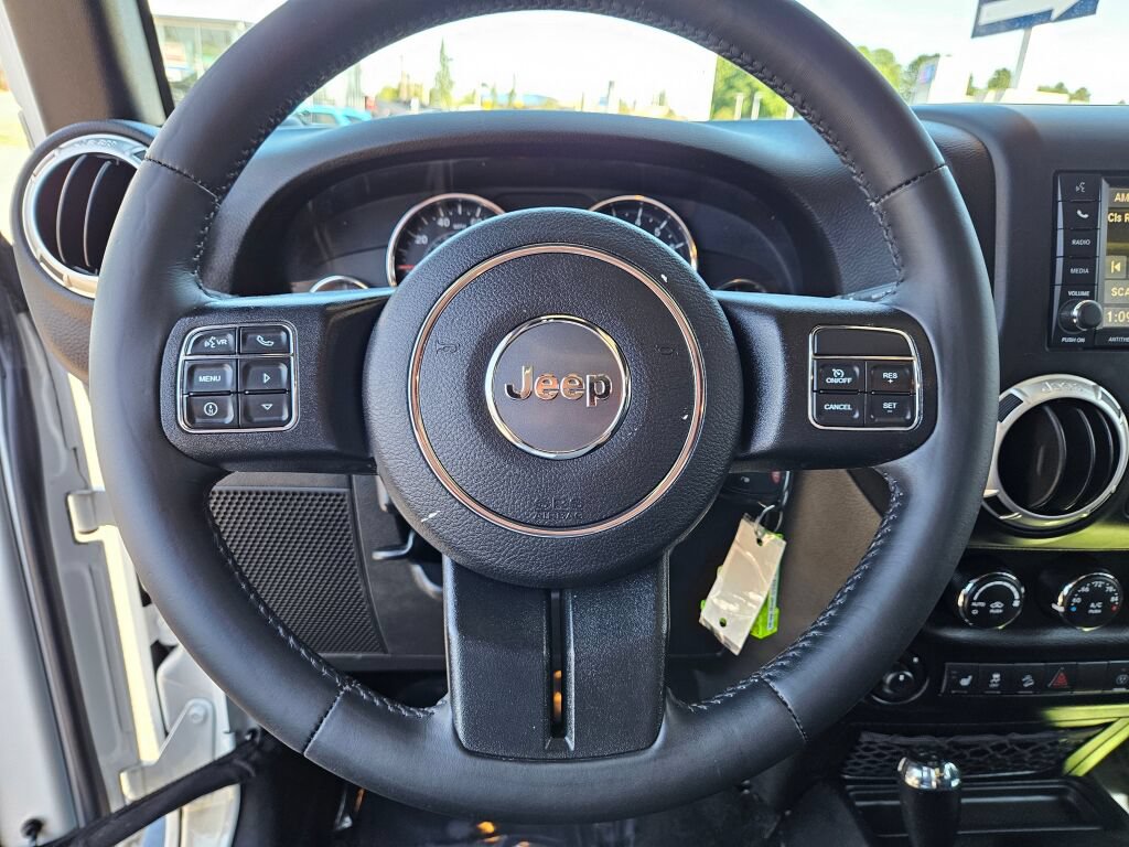 Used 2015 Jeep Wrangler Unlimited Sahara w/ Connectivity Group AWD/4WD image 20
