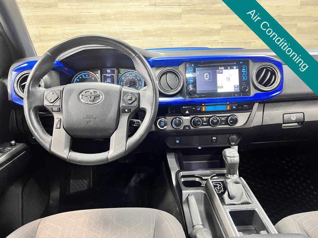 Used 2017 Toyota Tacoma TRD Sport AWD/4WD image 2