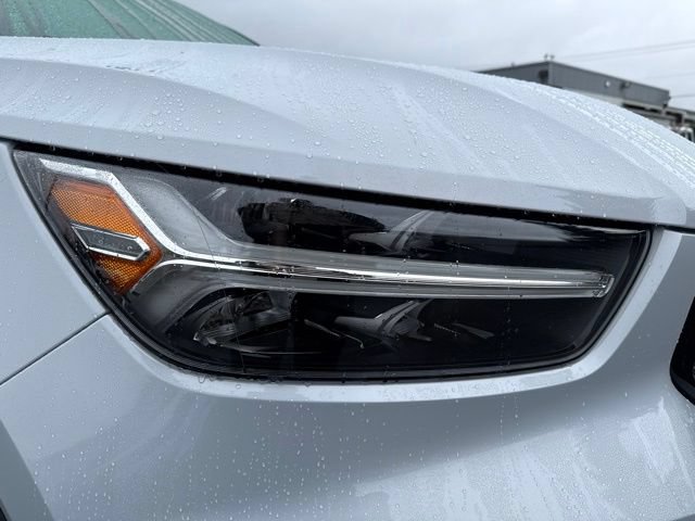 Used 2021 Volvo XC40 T5 R-Design w/ Protection Package Premier AWD/4WD image 9