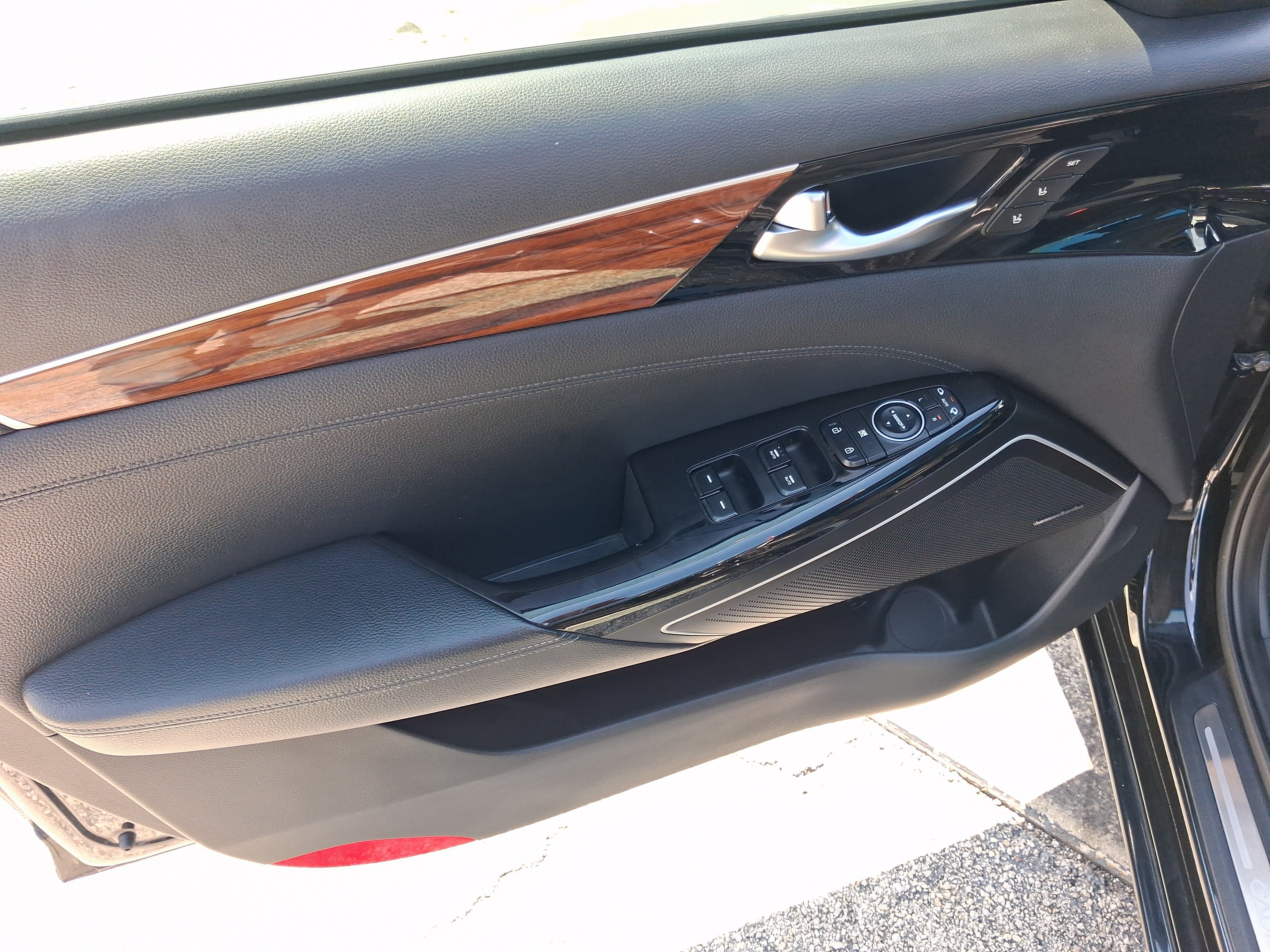 Used 2017 Kia Cadenza Technology FWD image 12